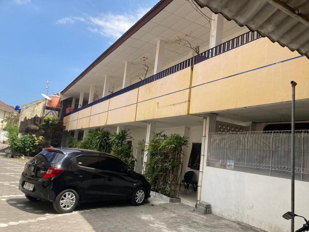 Hotel Surya Citra Jogja A Mitra Reddoorz Джок'якарта Екстер'єр фото